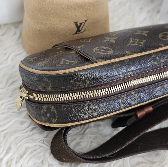 Authentic Louis Vuitton Gange Bumbag Monogram Canvas - Picture 12 of 16